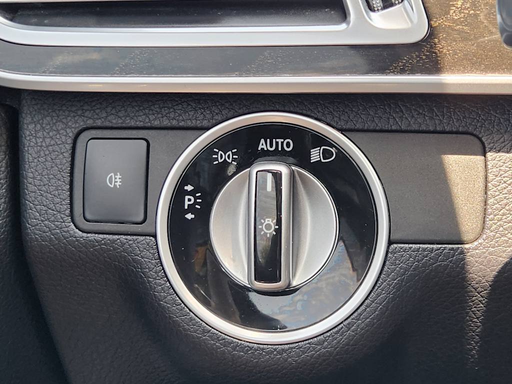 Thumbnail: 2016 Mercedes-Benz E-Class - 27