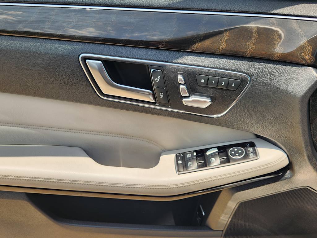 Thumbnail: 2016 Mercedes-Benz E-Class - 29