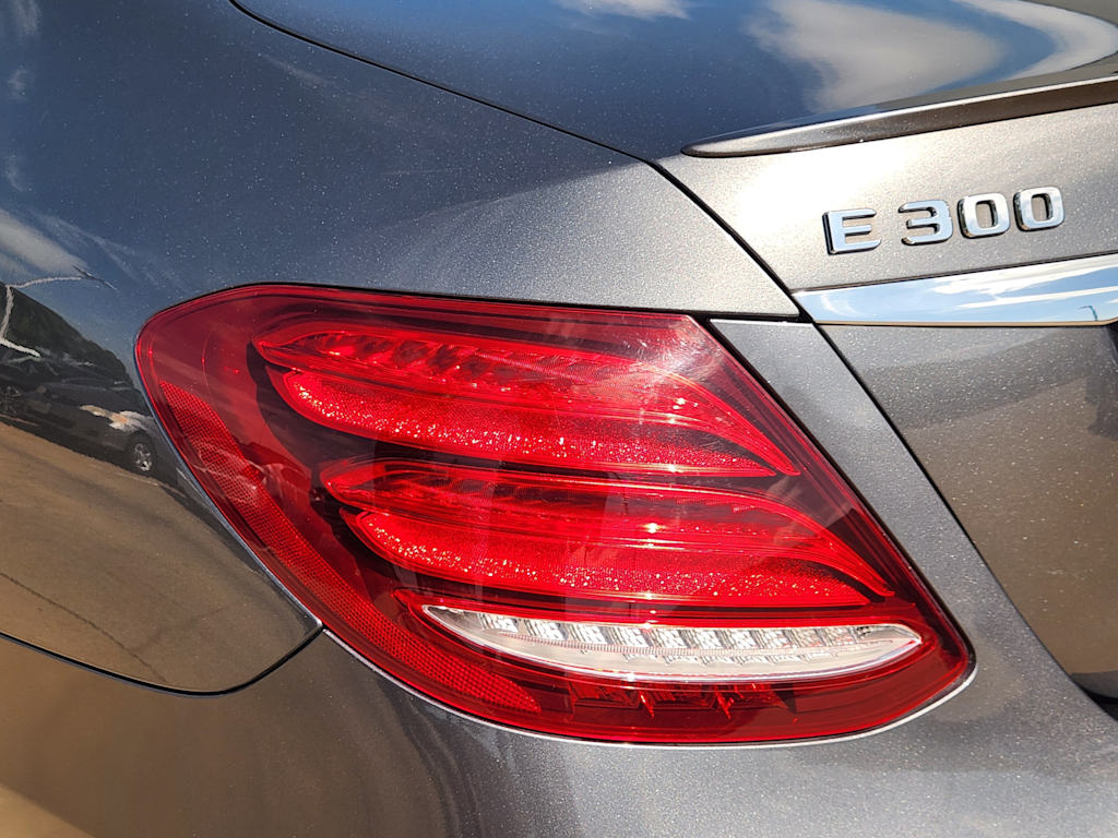 Thumbnail: 2018 Mercedes-Benz E-Class - 12