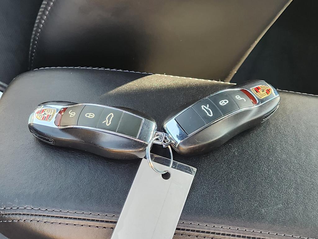 Thumbnail: 2017 Porsche 911 - 16