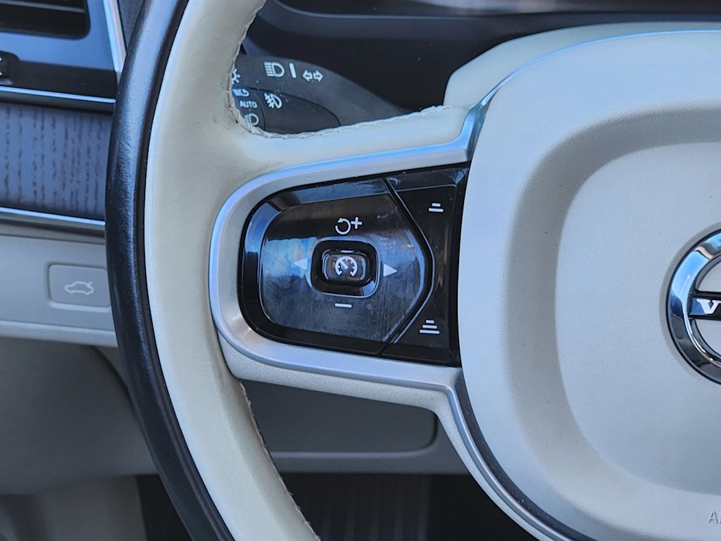 Thumbnail: 2020 Volvo XC90 - 32