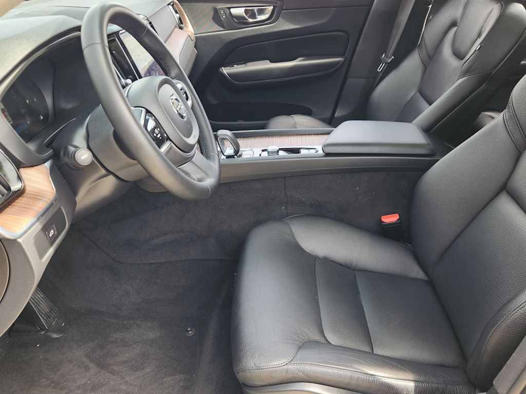 Thumbnail: 2023 Volvo XC60 - 11
