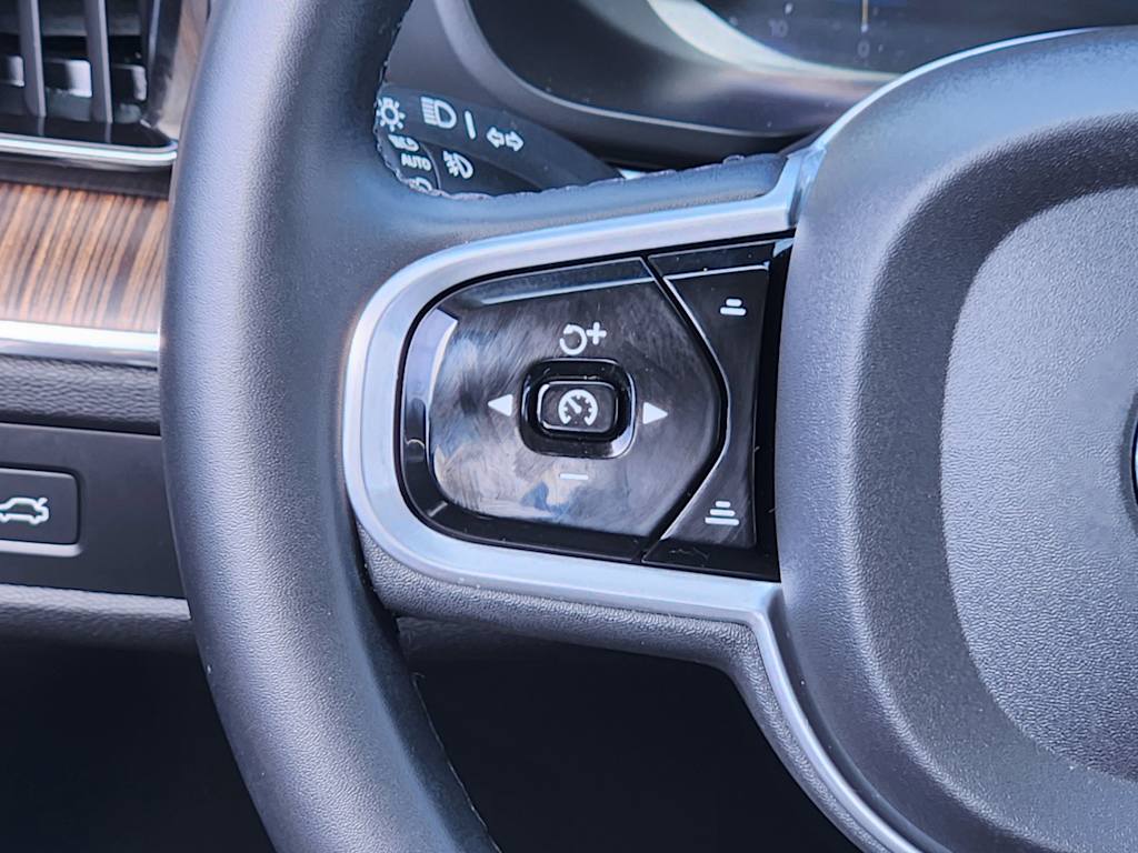 Thumbnail: 2023 Volvo XC60 - 31
