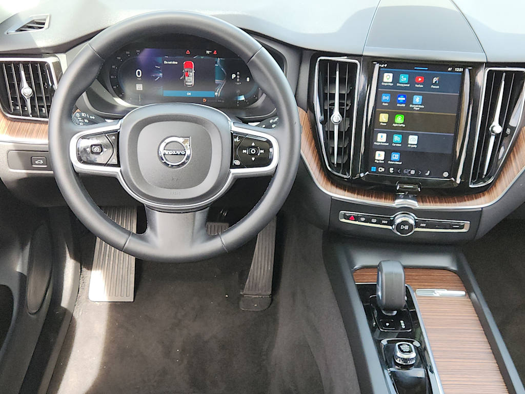 Thumbnail: 2023 Volvo XC60 - 14