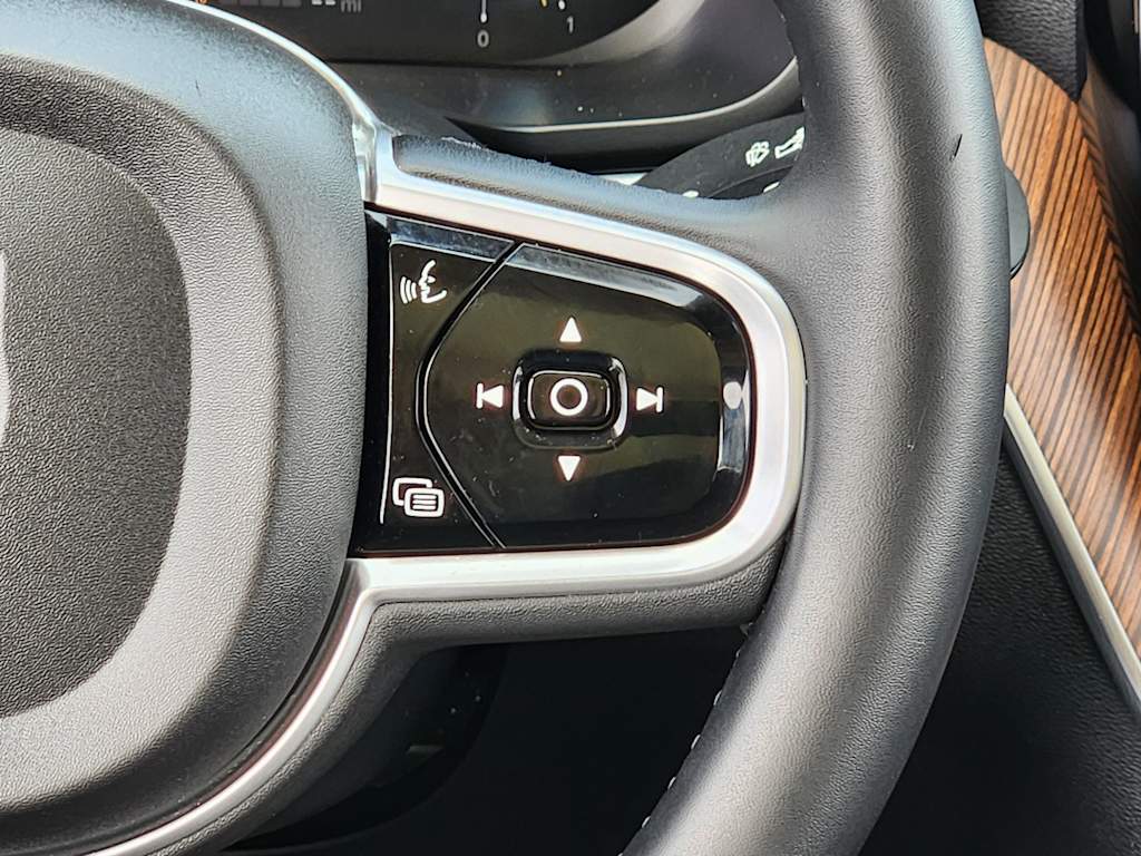 Thumbnail: 2023 Volvo XC60 - 32
