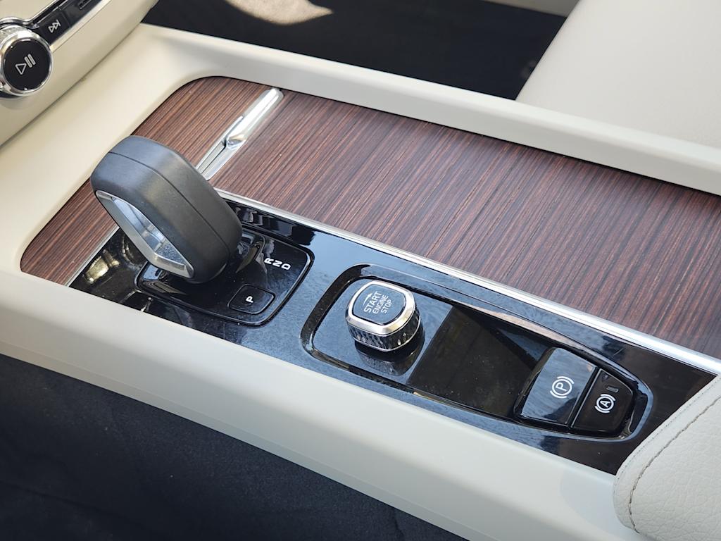 Thumbnail: 2022 Volvo XC60 - 16