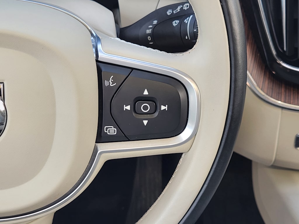 Thumbnail: 2022 Volvo XC60 - 30