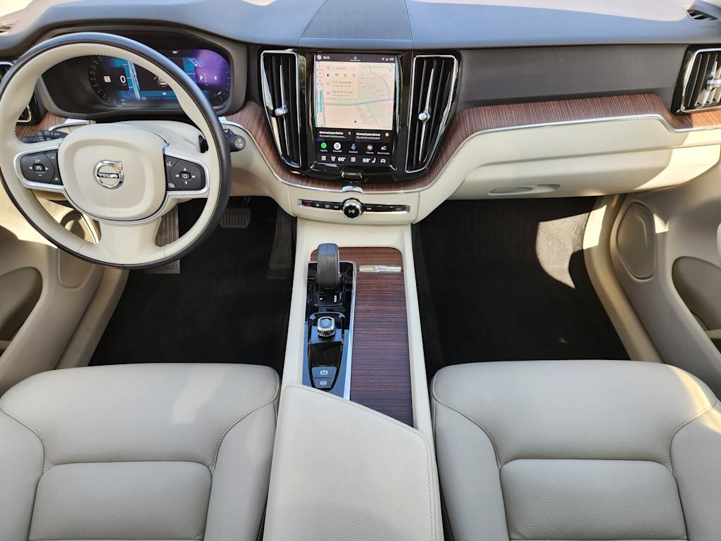 Thumbnail: 2022 Volvo XC60 - 10