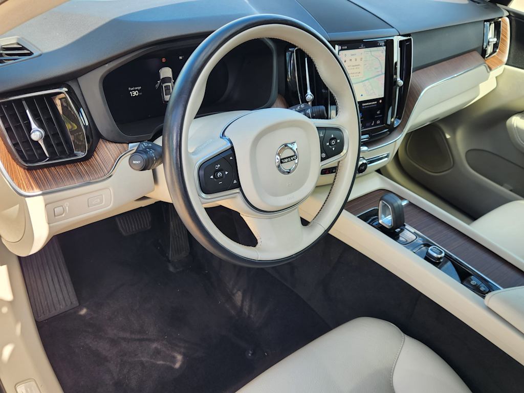 Thumbnail: 2022 Volvo XC60 - 2