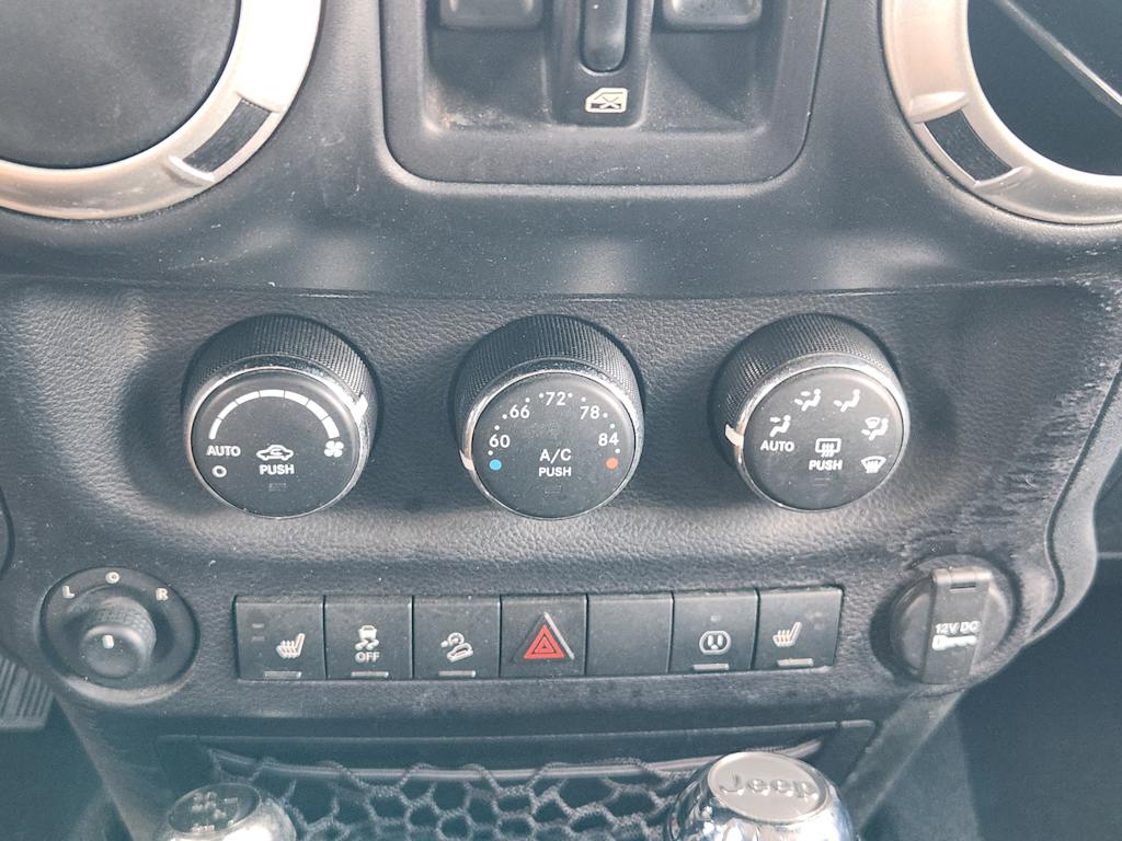 Thumbnail: 2016 Jeep Wrangler - 23
