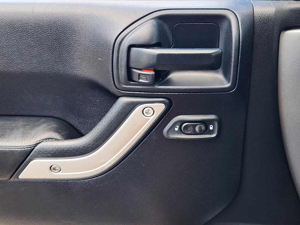 Thumbnail: 2016 Jeep Wrangler - 26