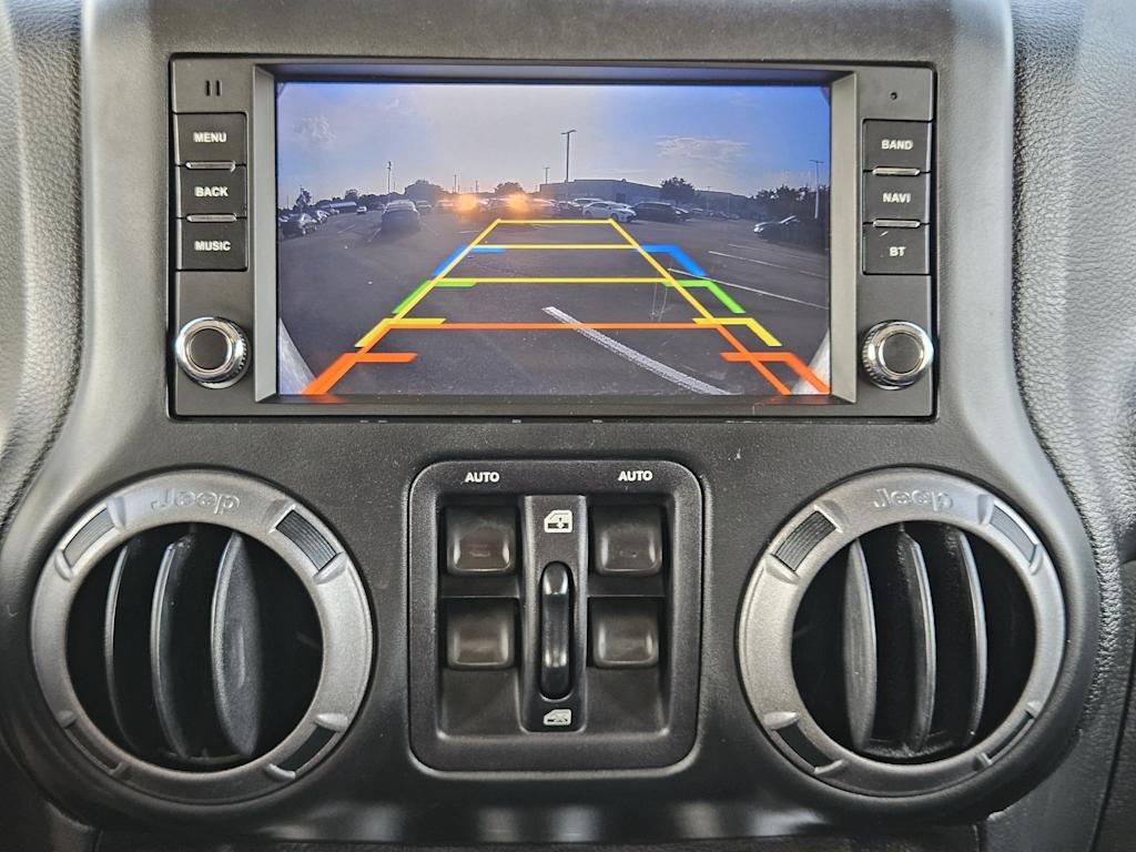 Thumbnail: 2017 Jeep Wrangler - 13
