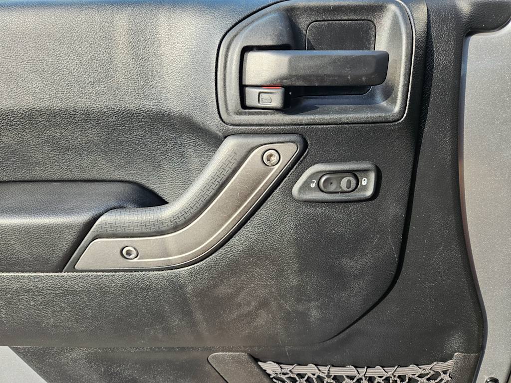 Thumbnail: 2017 Jeep Wrangler - 28