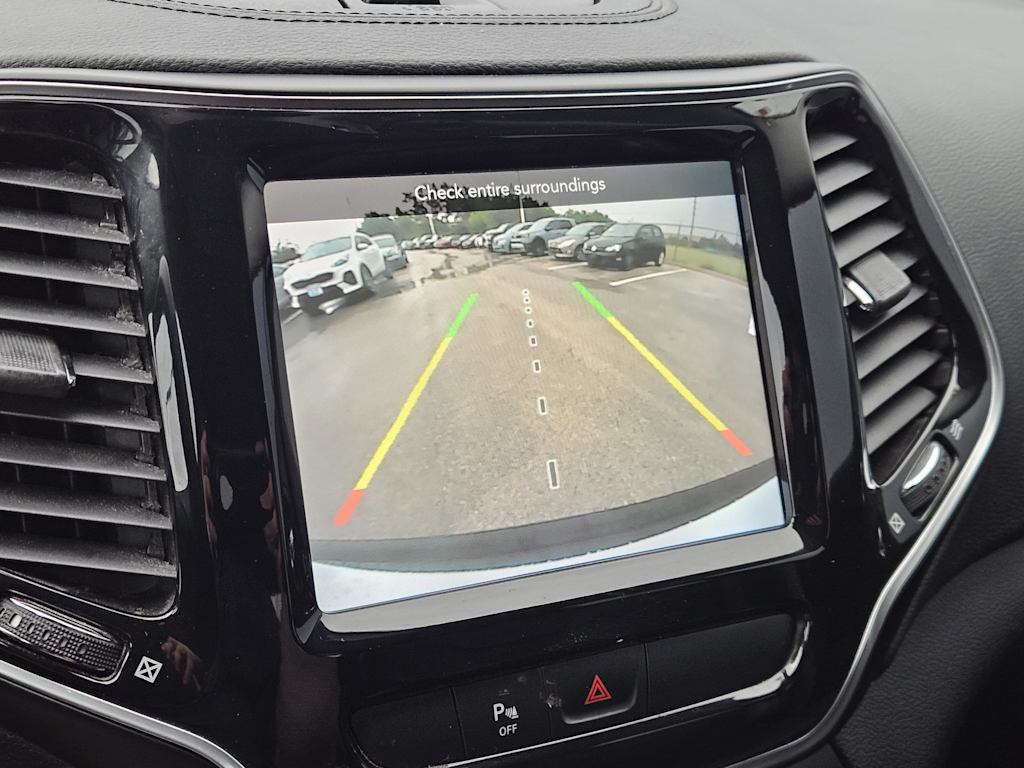 Thumbnail: 2019 Jeep Cherokee - 25
