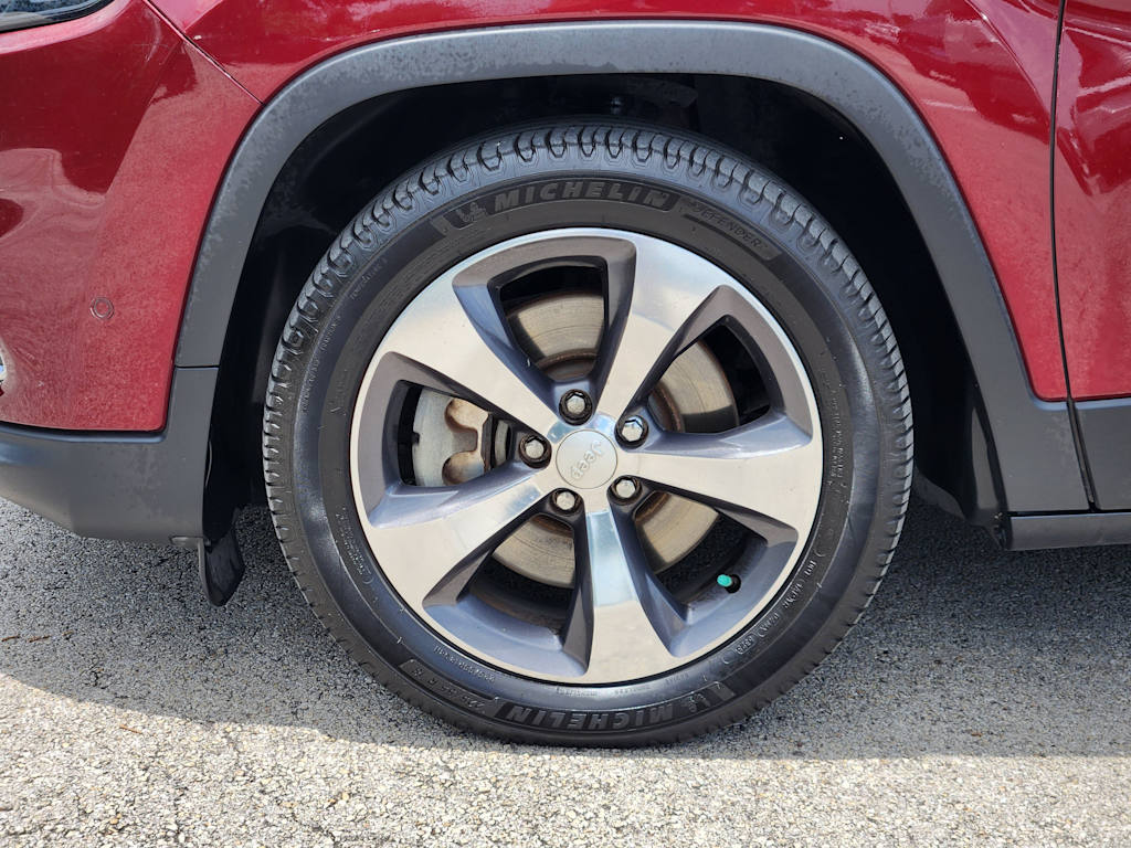 Thumbnail: 2019 Jeep Cherokee - 21