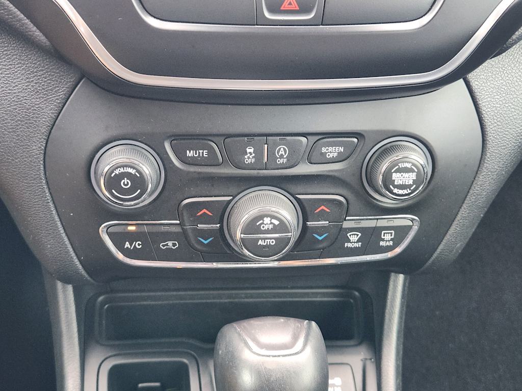 Thumbnail: 2019 Jeep Cherokee - 26