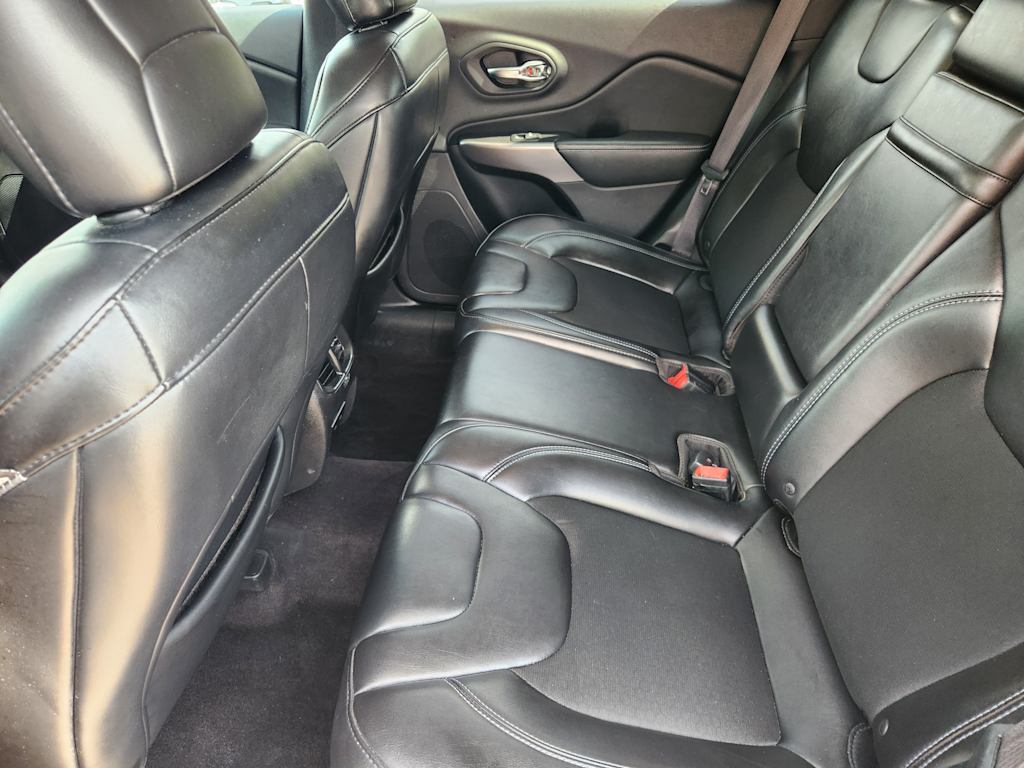Thumbnail: 2019 Jeep Cherokee - 10