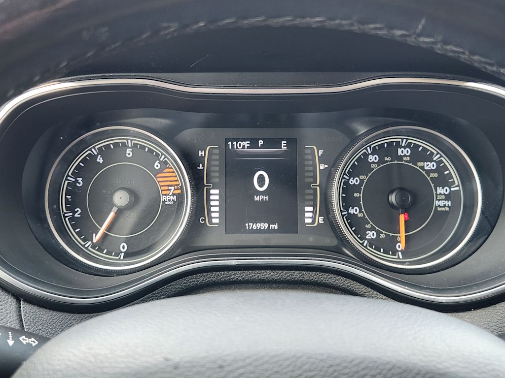 Thumbnail: 2019 Jeep Cherokee - 14