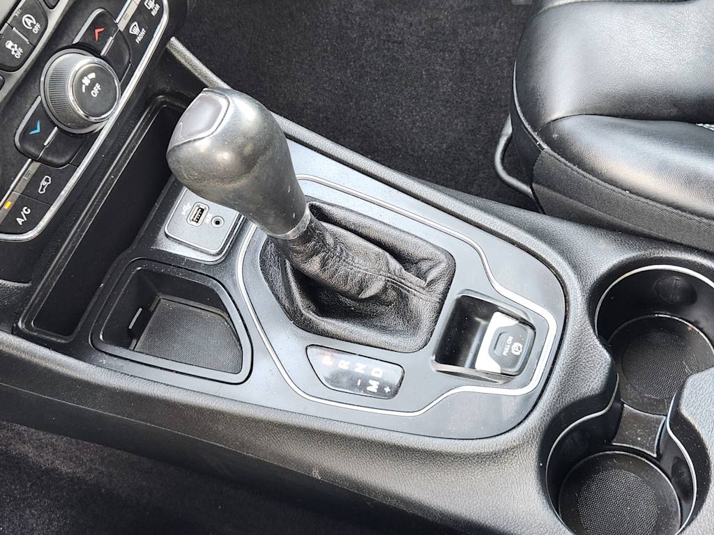 Thumbnail: 2019 Jeep Cherokee - 13