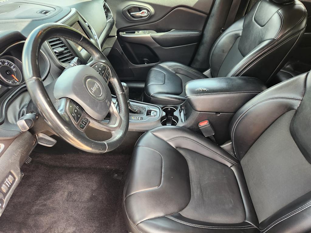 Thumbnail: 2019 Jeep Cherokee - 8