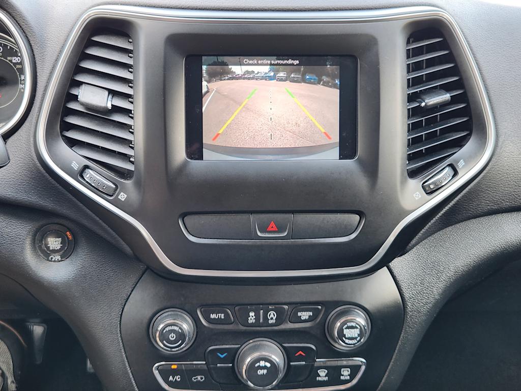 Thumbnail: 2019 Jeep Cherokee - 22
