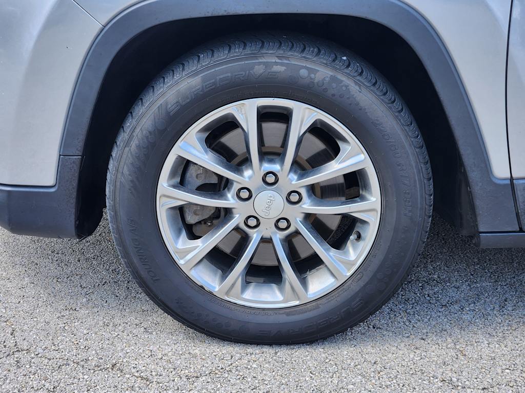 Thumbnail: 2019 Jeep Cherokee - 21