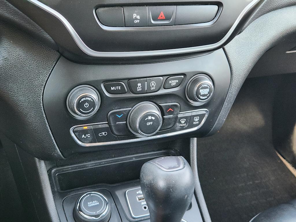 Thumbnail: 2019 Jeep Cherokee - 26