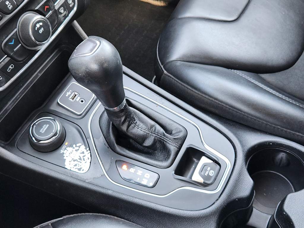 Thumbnail: 2019 Jeep Cherokee - 14