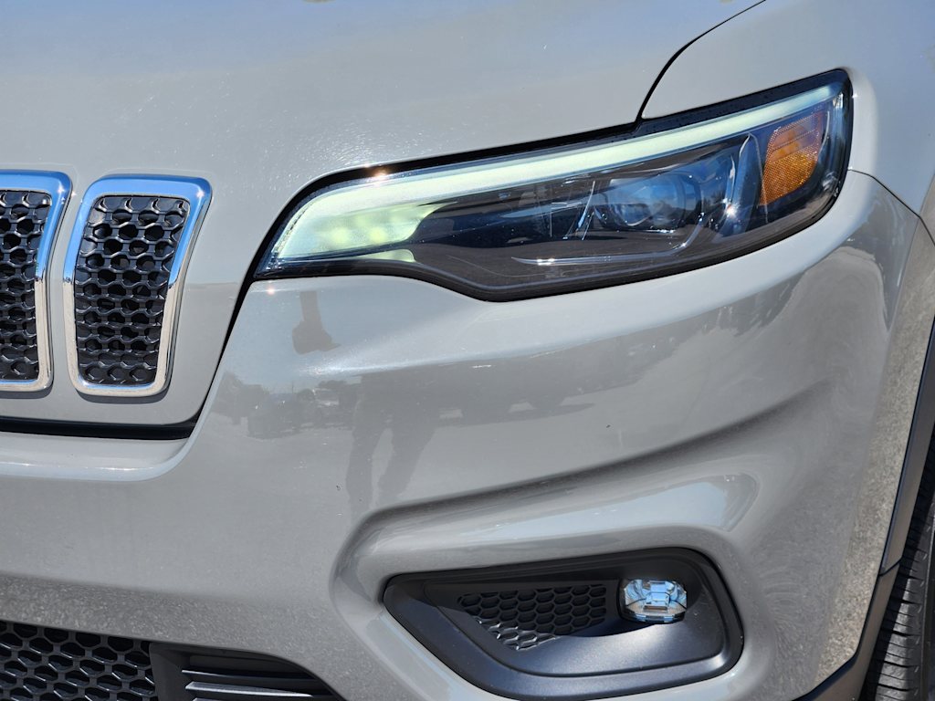 Thumbnail: 2019 Jeep Cherokee - 21