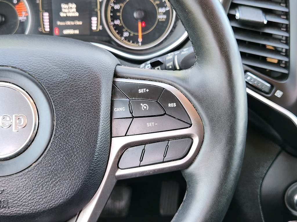 Thumbnail: 2019 Jeep Cherokee - 32