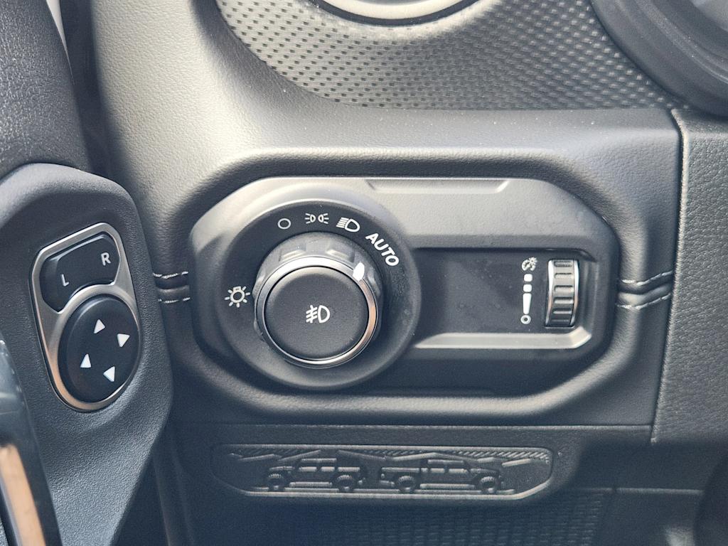 Thumbnail: 2024 Jeep Wrangler - 29