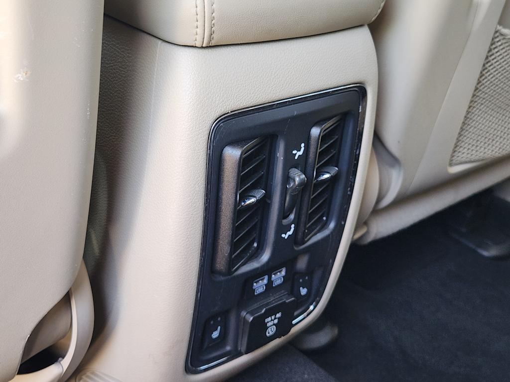 Thumbnail: 2014 Jeep Grand Cherokee - 33