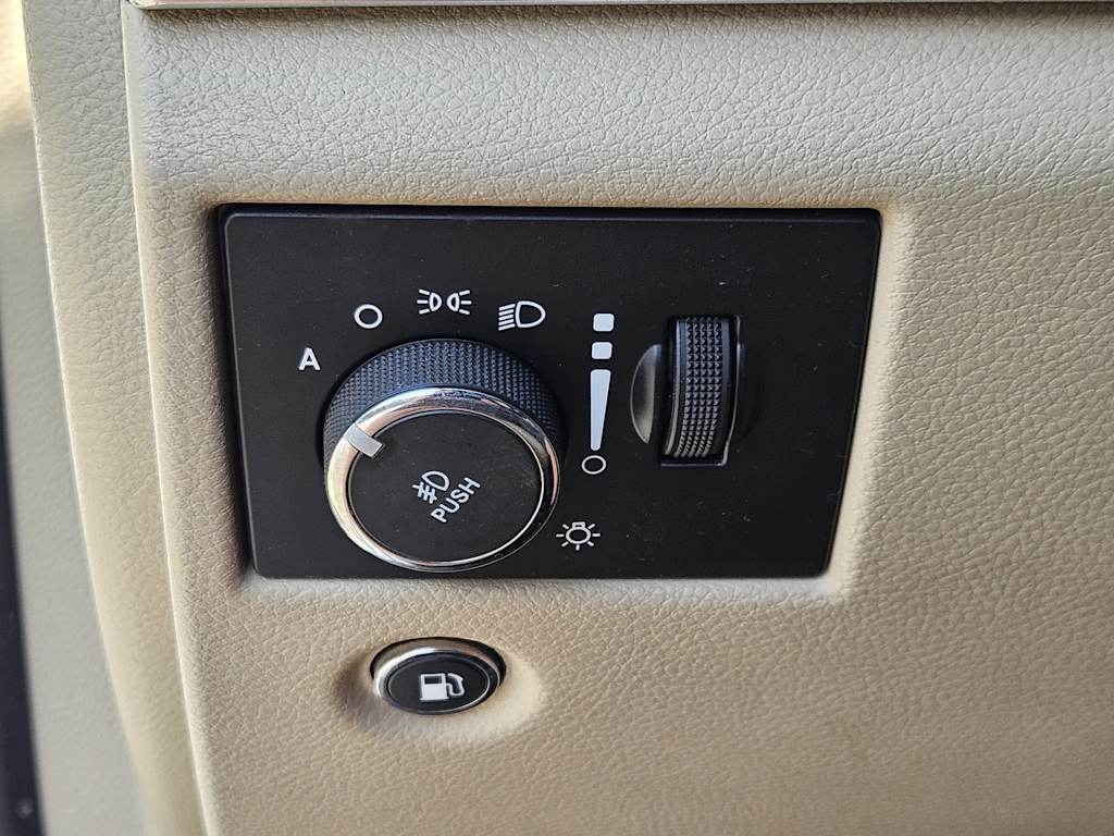 Thumbnail: 2014 Jeep Grand Cherokee - 28