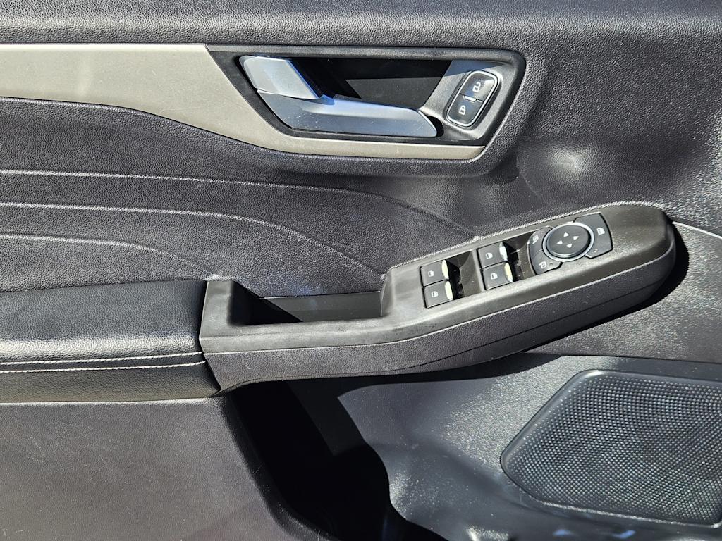 Thumbnail: 2021 Ford Escape - 29