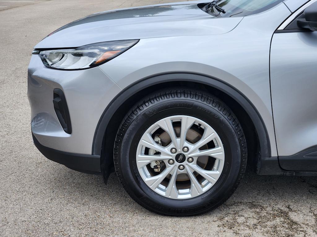 Thumbnail: 2023 Ford Escape - 6