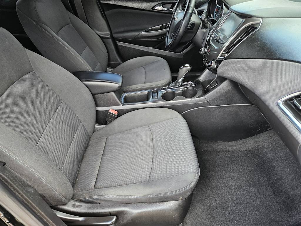 Thumbnail: 2018 Chevrolet Cruze - 10
