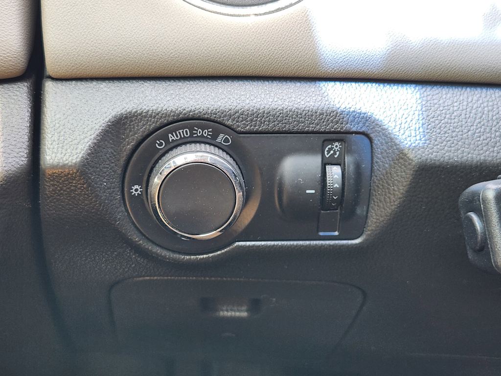 Thumbnail: 2011 Chevrolet Cruze - 25