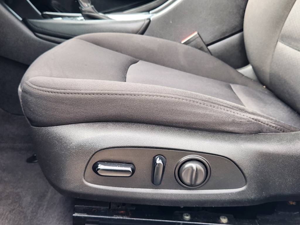 Thumbnail: 2018 Chevrolet Malibu - 31