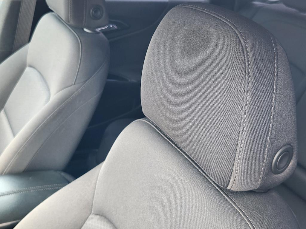 Thumbnail: 2018 Chevrolet Malibu - 25