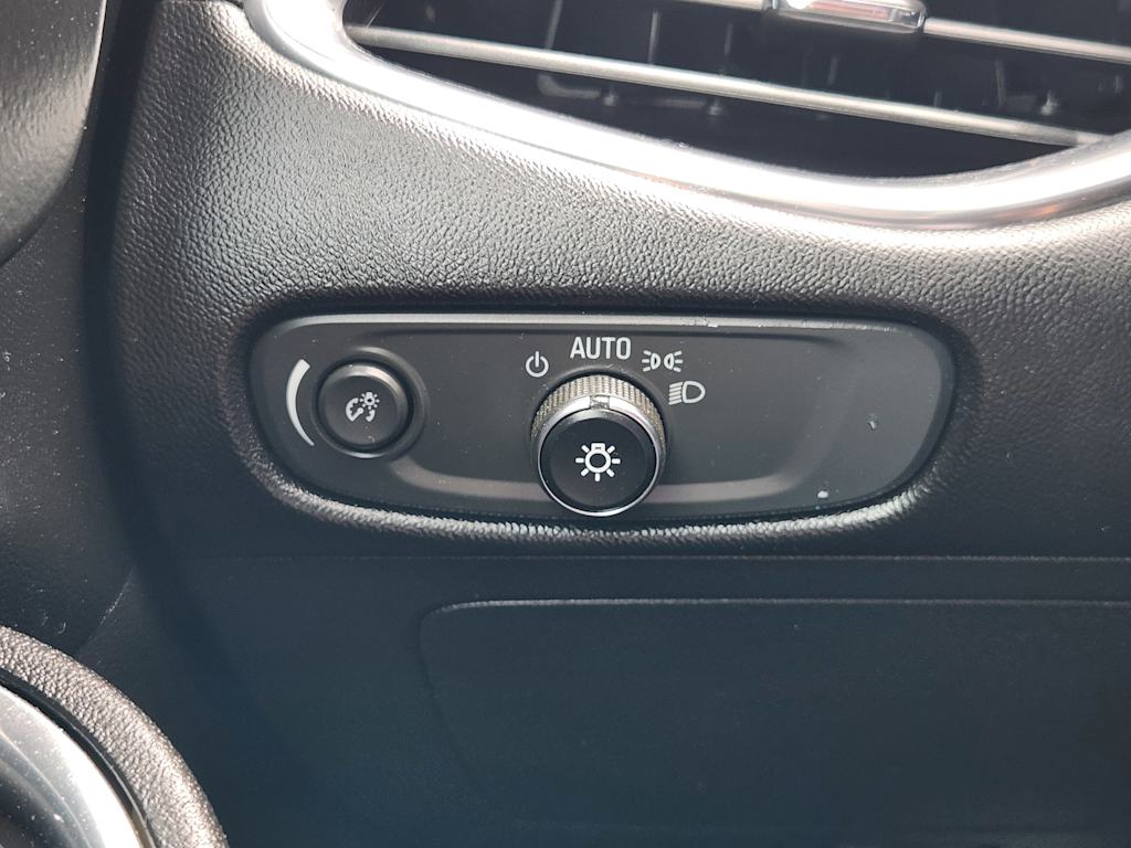 Thumbnail: 2018 Chevrolet Malibu - 29