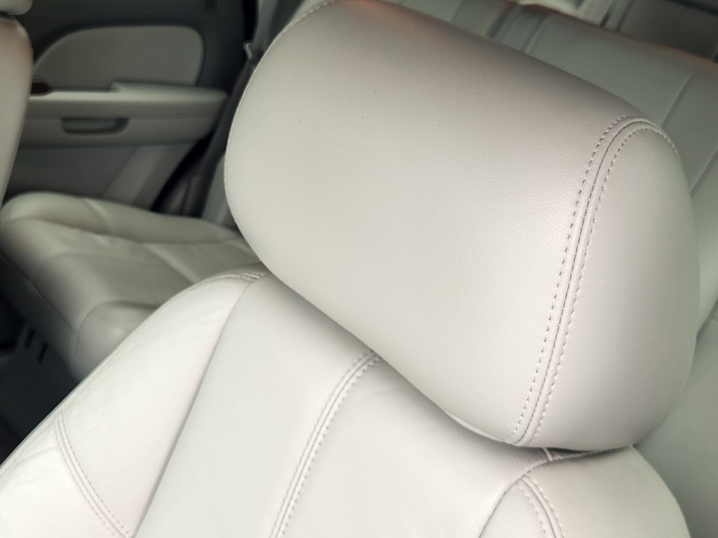 Thumbnail: 2011 GMC Yukon - 23