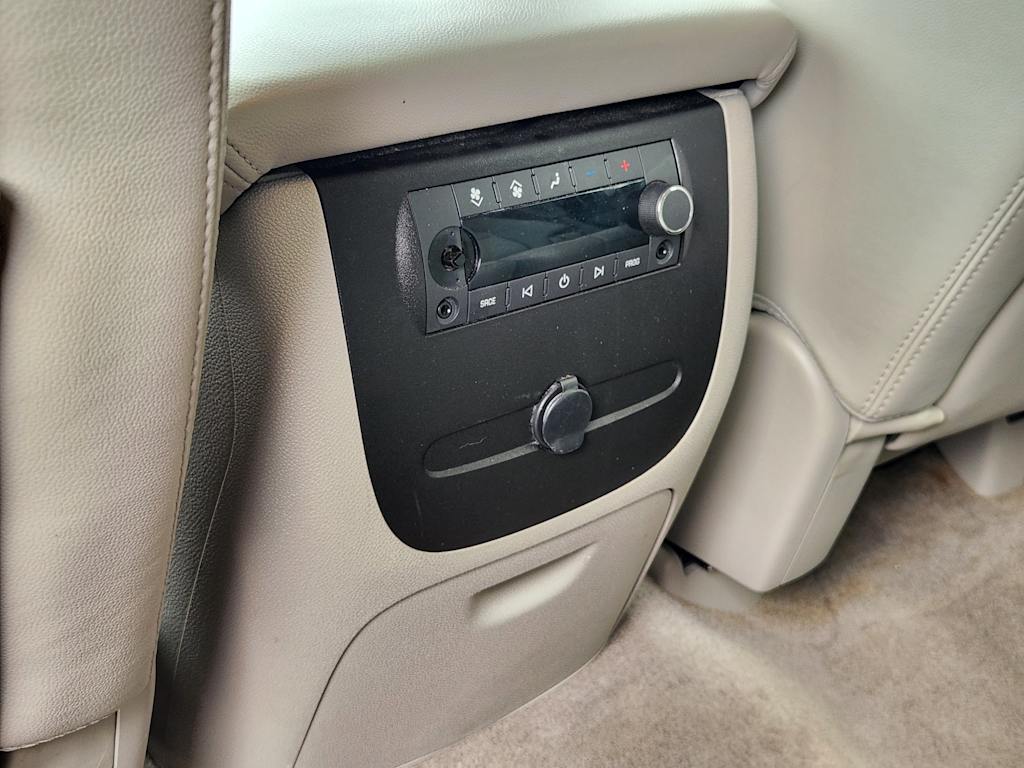 Thumbnail: 2011 GMC Yukon - 32