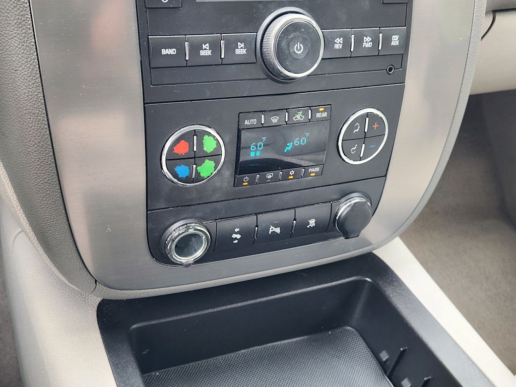 Thumbnail: 2011 GMC Yukon - 25