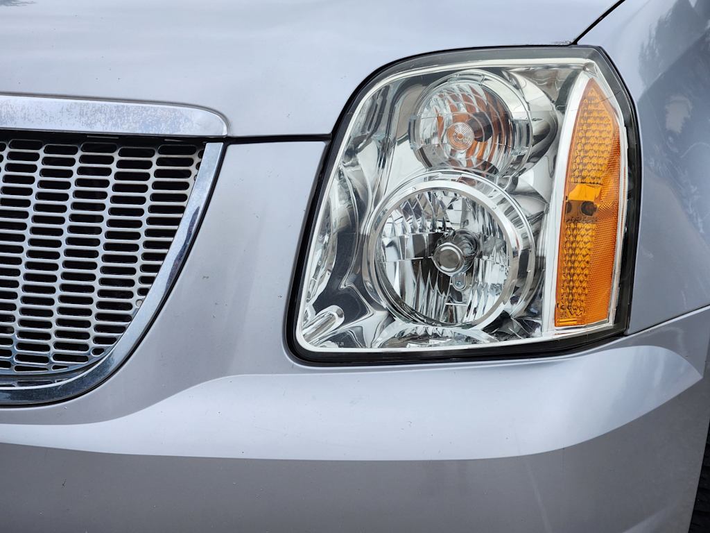 Thumbnail: 2011 GMC Yukon - 19