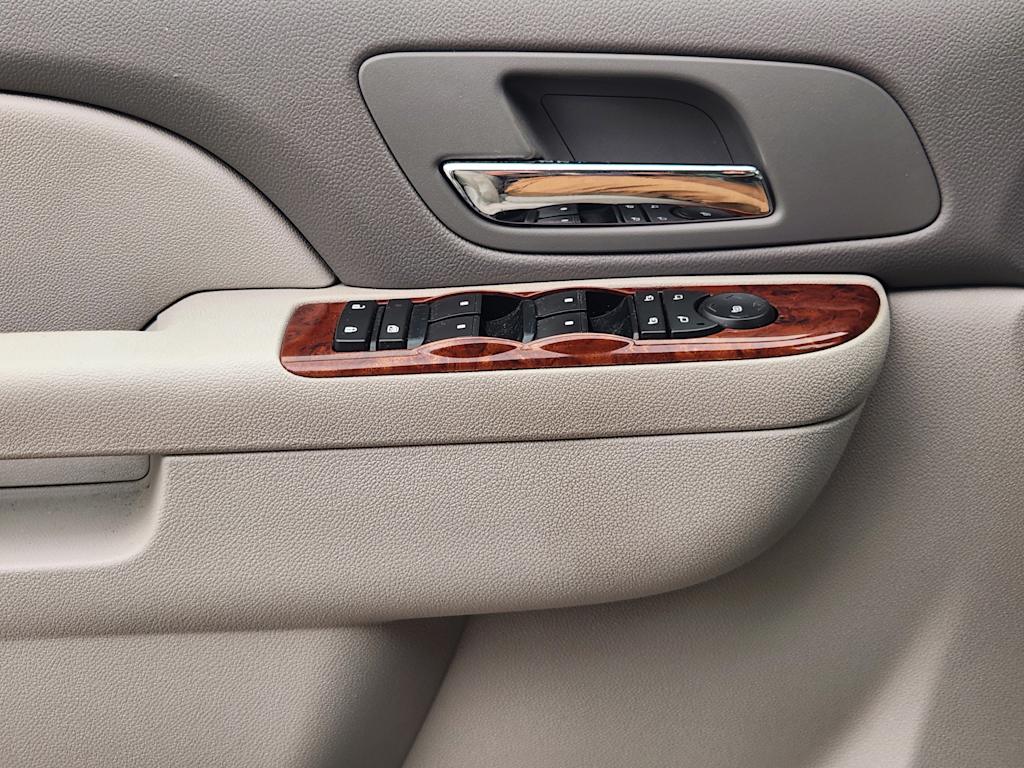 Thumbnail: 2011 GMC Yukon - 28