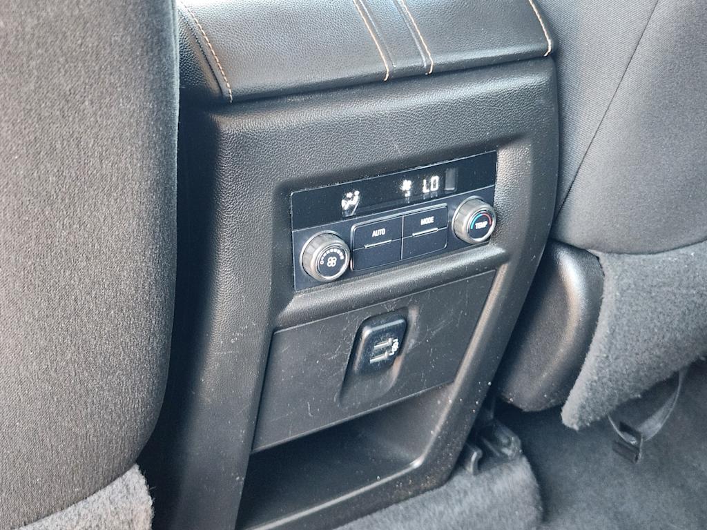 Thumbnail: 2018 Chevrolet Traverse - 32