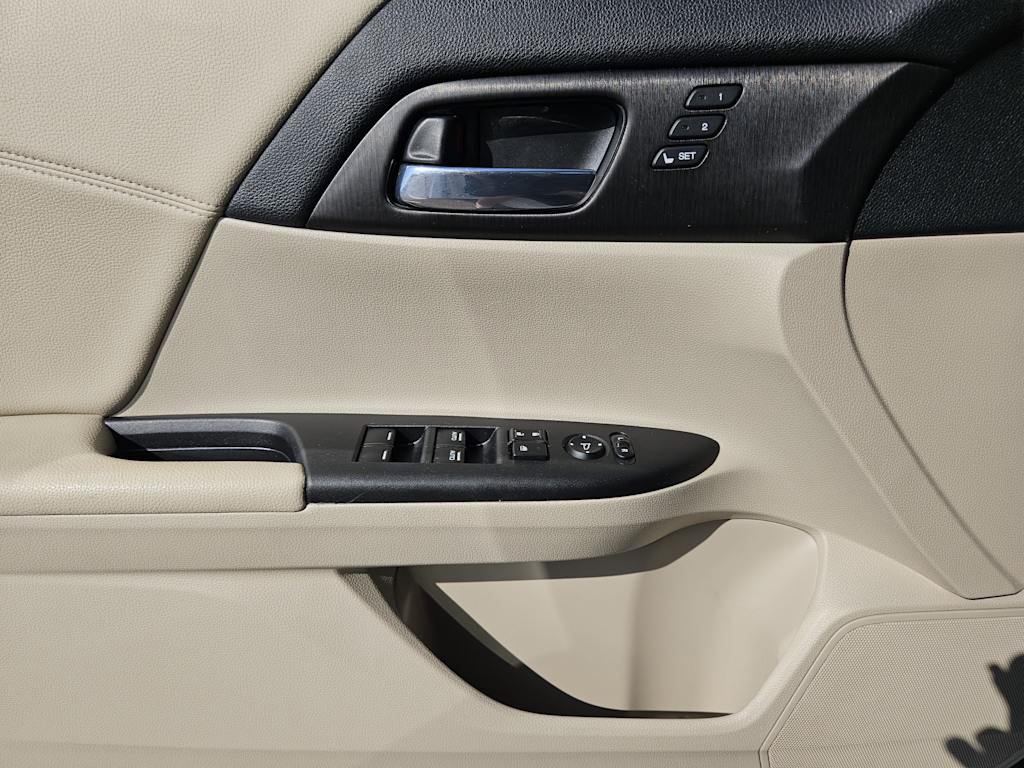Thumbnail: 2015 Honda Accord - 31