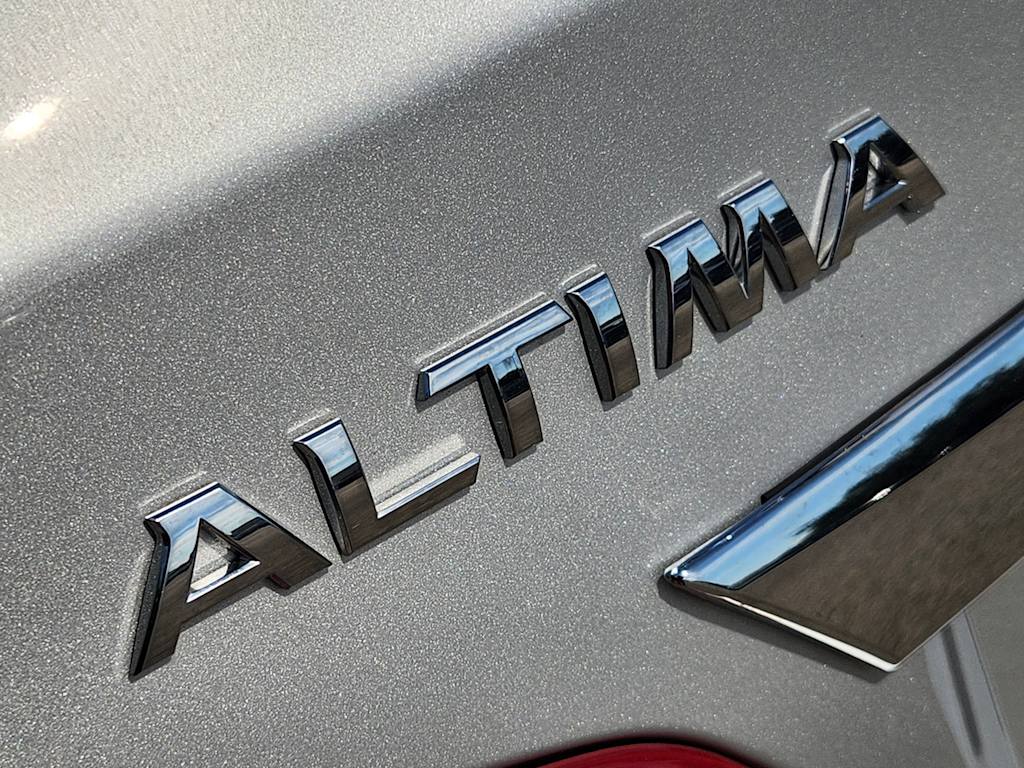 Thumbnail: 2017 Nissan Altima - 22