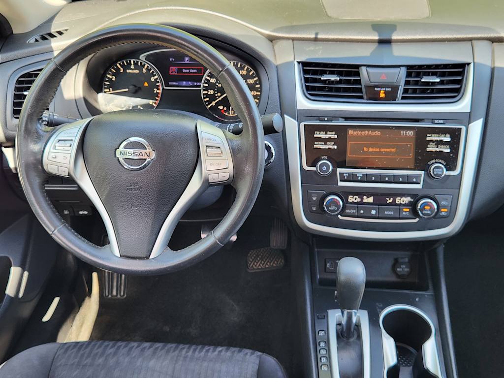 Thumbnail: 2017 Nissan Altima - 12