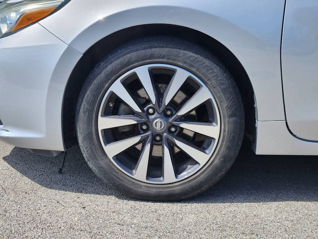 Thumbnail: 2017 Nissan Altima - 21